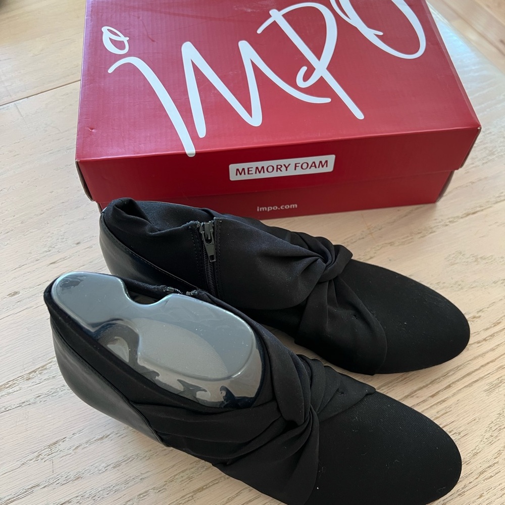 Impo Black Heeled Boots Sleek Design